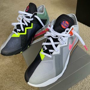 Brand new Lebron 18 low “Bugs vs Marvin”